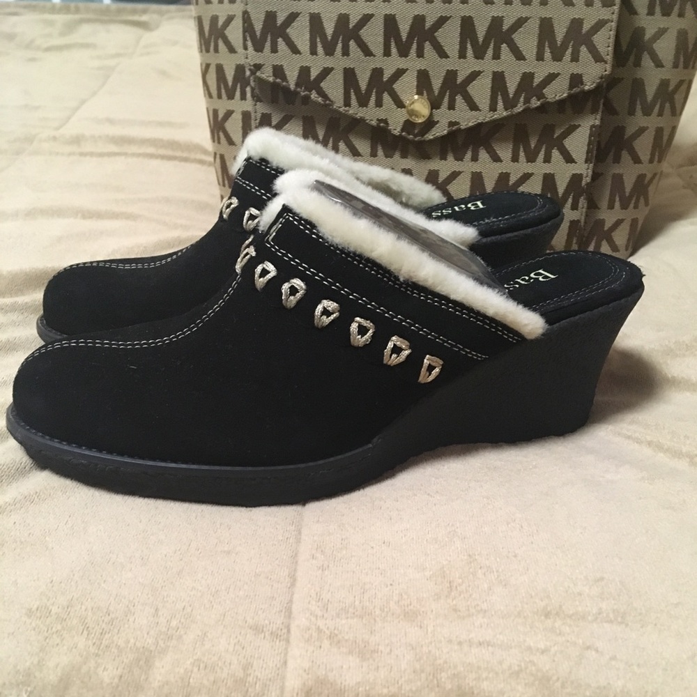 Brand New! Bass Black Suede Leather Slip On Clogs